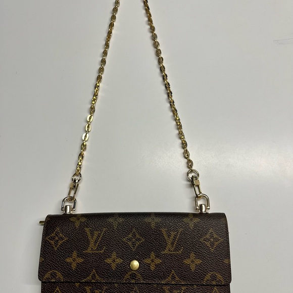 Authentic Vintage Louis Vuitton Monogram Bifold Wallet on Chain. - Picture 4 of 14